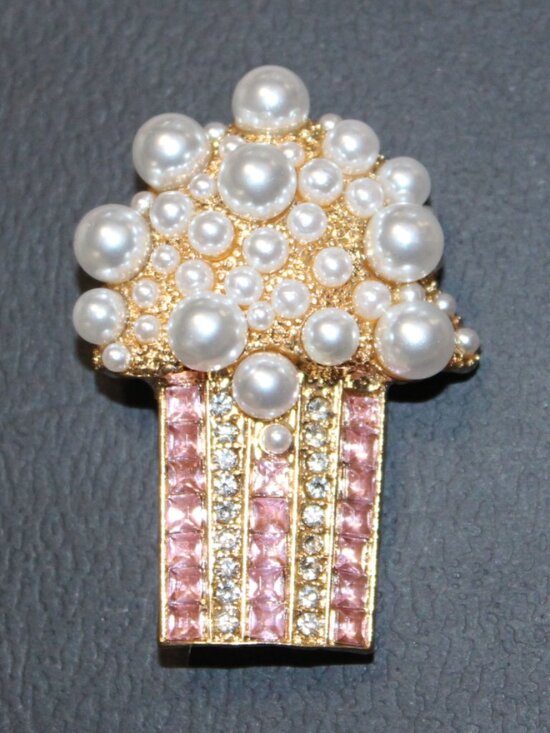 Jewelry - NWOT pink popcorn brooch  CUTE!